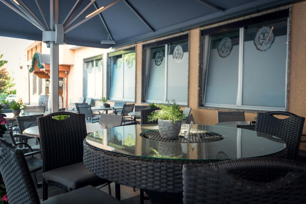 Hotel Restaurant Stoecklwirt Санкт-Йохан Экстерьер фото
